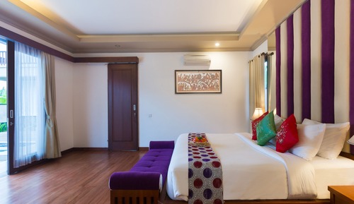 Deluxe Double Room, 1 King Bed, Pool View