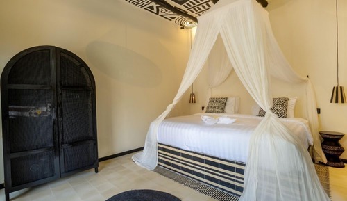 Deluxe King Or Twin With Bathtub