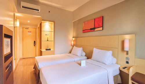 Standard Twin Room, City View