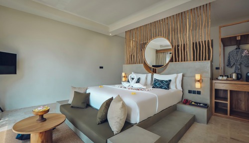 Rooftop Ocean View Suite with Pool Access