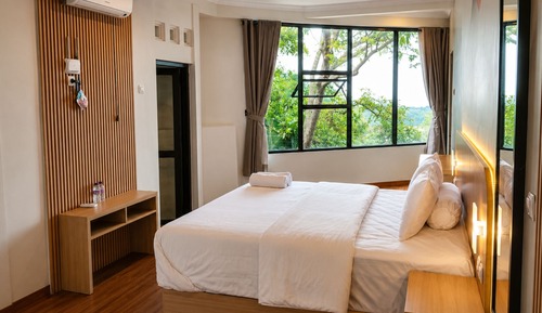 Senior Room, Balcony, Hill View