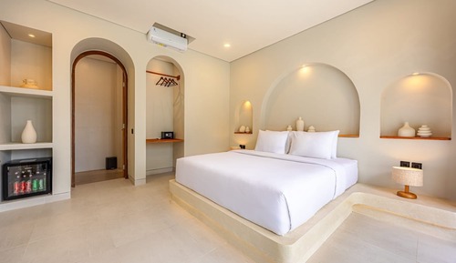 Luxury Double Room, 1 King Bed, Non Smoking, Pool View