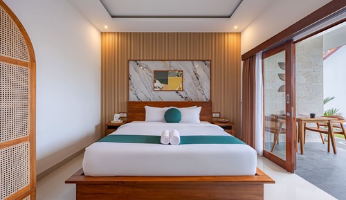 Suite, Pool View