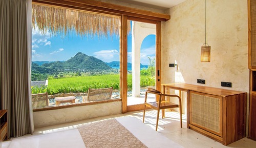 Deluxe Hillside Room