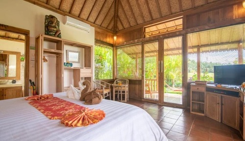 Bungalow, Patio, Garden View