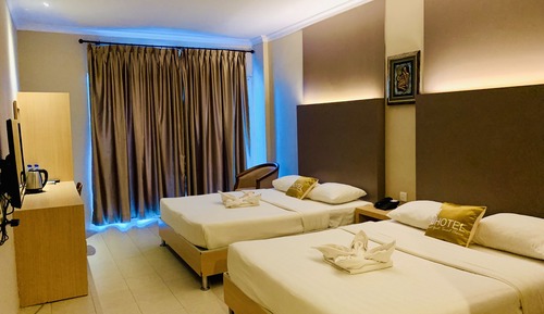 Family Room, 2 Bedrooms, City View