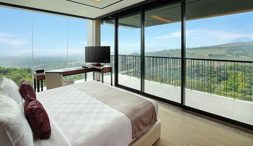 Royal Suite, 1 King Bed, Balcony, Mountain View