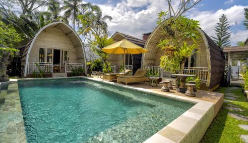 Bungalow with Garden View