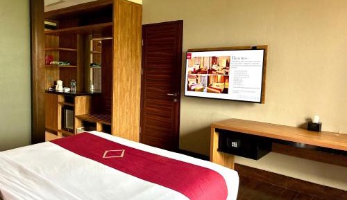 Deluxe King Room Only