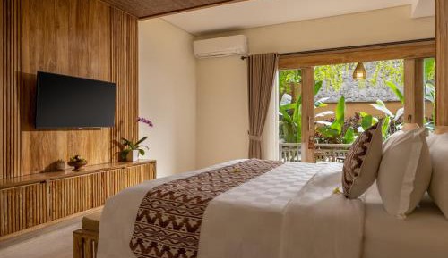 Suite with Garden View