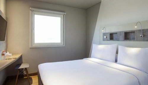 Standard Queen Room