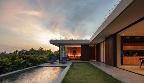 Villa with Garden View