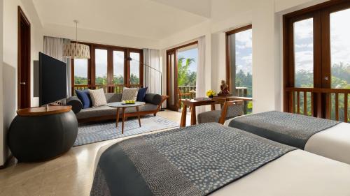 Impressive Forest Corner Suite with Butler Service  - Twin Bed