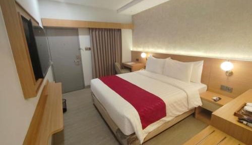 Deluxe King Room