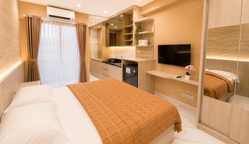 One-Bedroom Apartment with Balcony
