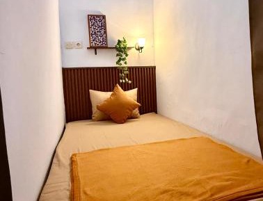 Single Bed in Mixed Dormitory Room