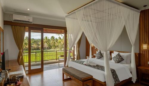 Suite Balcony with Rice Field View