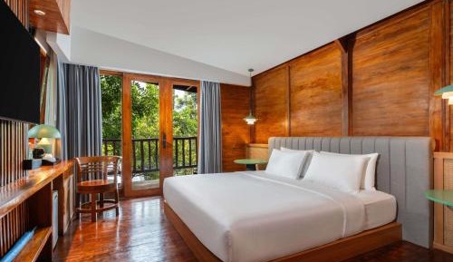 Treehouse with One Double Bed and Balcony