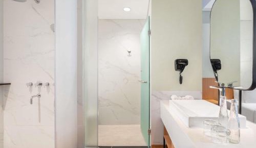Privilege Luxe Double Room with Balcony and Lagoon Access