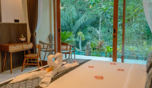 Double Room with Pool View
