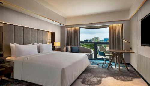 Grand Deluxe King Room with City View