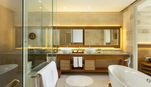 Deluxe Suite with Valley View