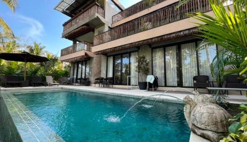 Queen Room with Pool View