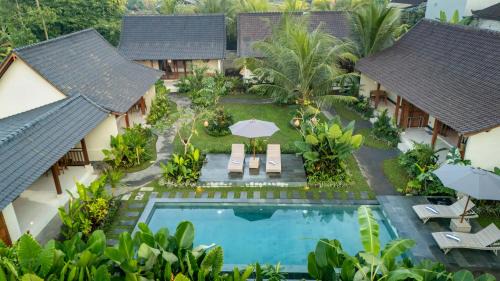 Villa with Garden View