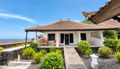 Bungalow with Sea View