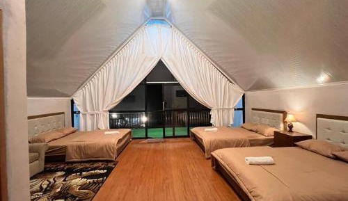 Suite with Mountain View
