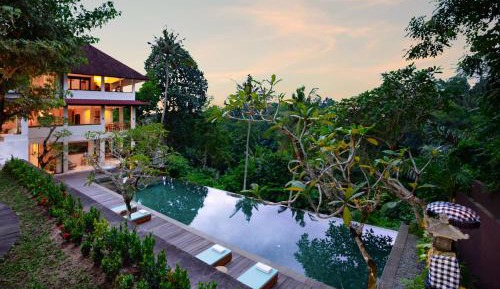 Eight Bedroom Villa with Private Pool