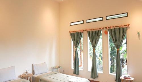 Twin Room with Shared Bathroom