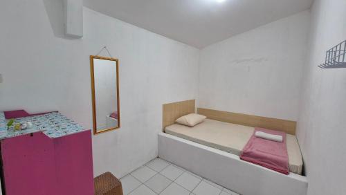 Single Room with Shared Bathroom