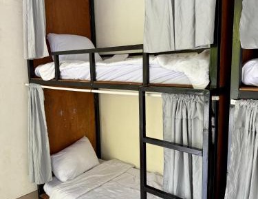 8-Bed Mixed Dormitory Room