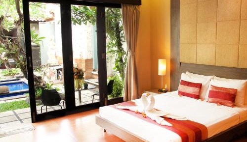 Deluxe Room with Pool View