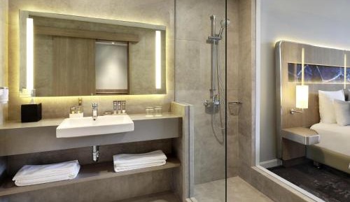 Premier Floor Deluxe King Room