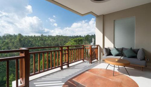 Premier Suite with Valley View 