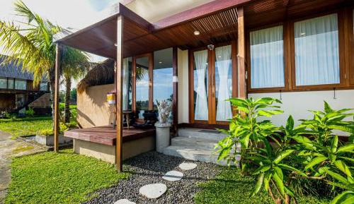 Villa with Garden View