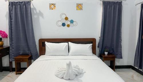 Deluxe Queen Studio 
