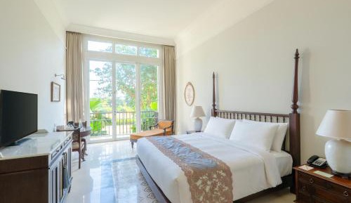 Deluxe King Room with Garden View