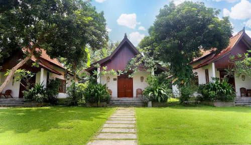 Villa with Garden View