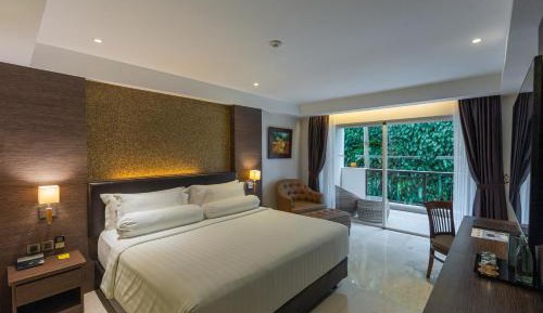 Deluxe King Balcony Room with Vertical Garden View, with FREE daily shuttle to Ubud City, FREE Photo Session, FREE Art Gallery Visit, 24-hour access to Fitness Center, FREE Welcome Drink, and FREE Kids Activities.