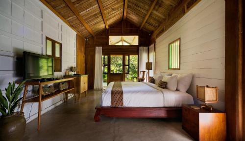 One-Bedroom Premium Bungalow with Free Yoga Activities