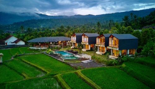 Villa with Garden View
