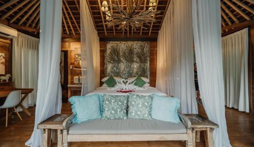 Suite with Pool View