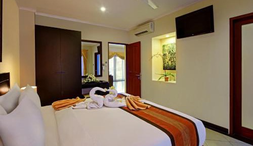 Family Two-Bedroom Pool View Apartment