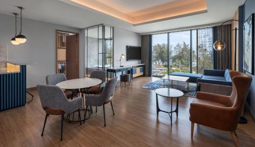 Executive Suite, 1 King, Ocean view, Balcony