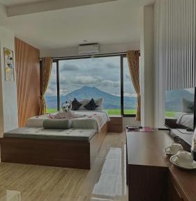Deluxe Double or Twin Room with Mountain View