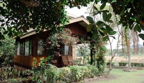 Bungalow with Garden View