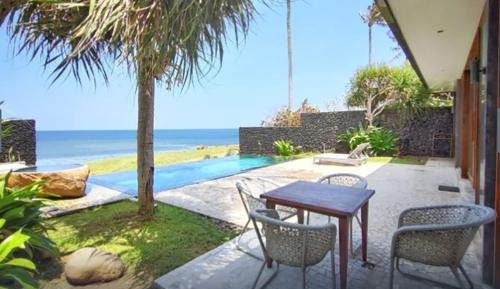 Villa - Beach Front